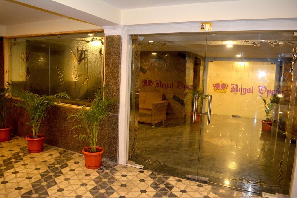 Hotel Royal Opera Бангалор Экстерьер фото